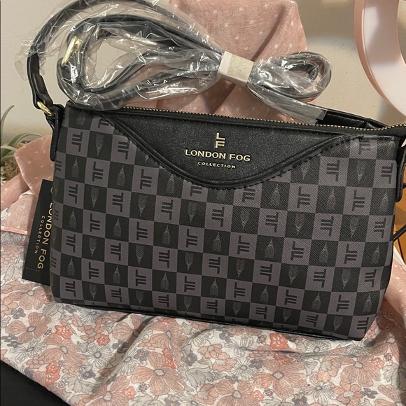 London Fog purse with crossbody strap NWT - Picture 1 of 4